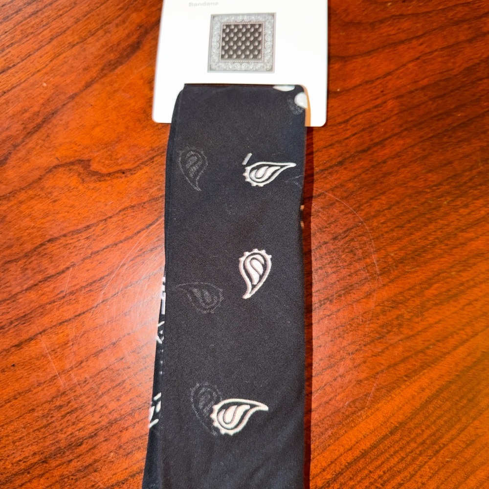 6- Time and Tru Black Paisley Bandanas 22”